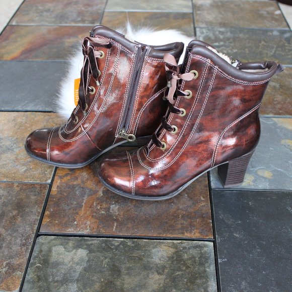 NWT - SPORTO Lace Up Ankle Boot, size 6M - Picture 3 of 9